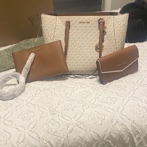 Michael Kors White and Tan Tote Bag Set